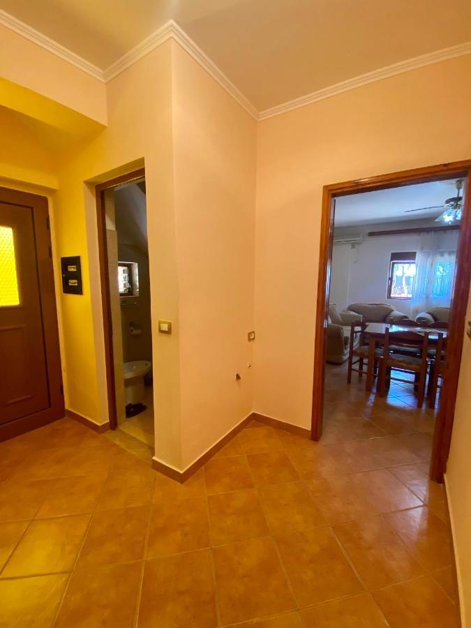Family Apartments Sarandë 외부 사진