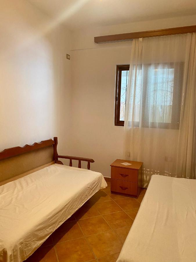 Family Apartments Sarandë 외부 사진