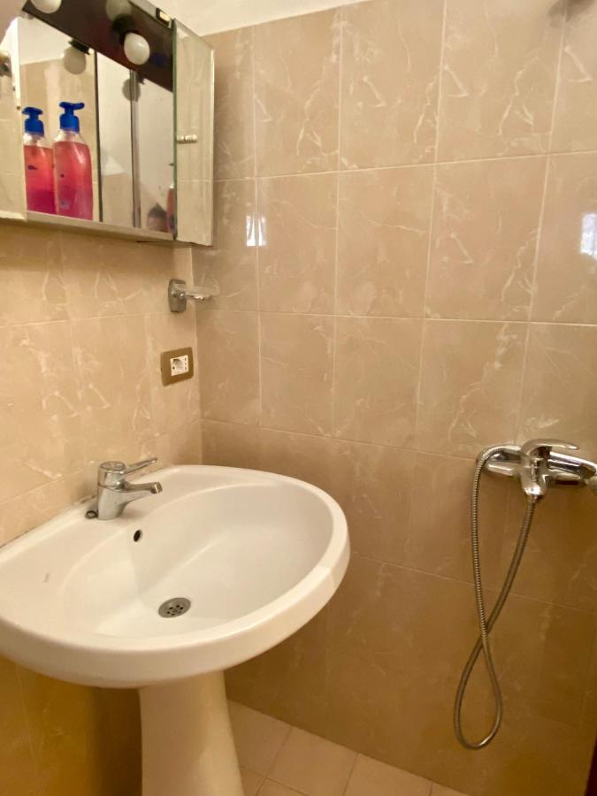 Family Apartments Sarandë 외부 사진
